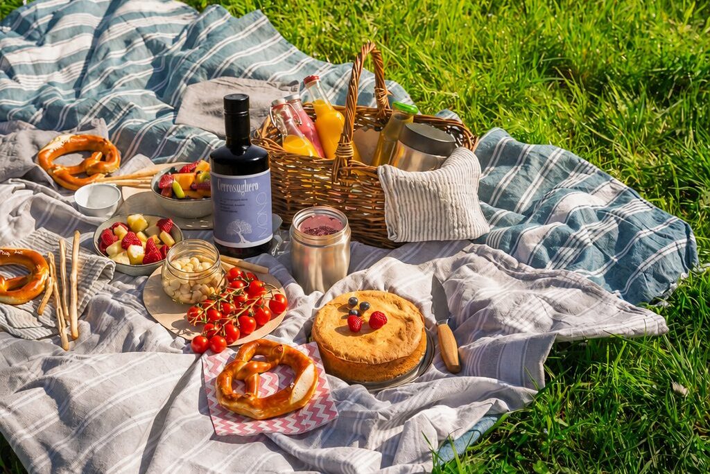 Tour Esperienza in Oliveto con Pic Nic e visita in frantoio